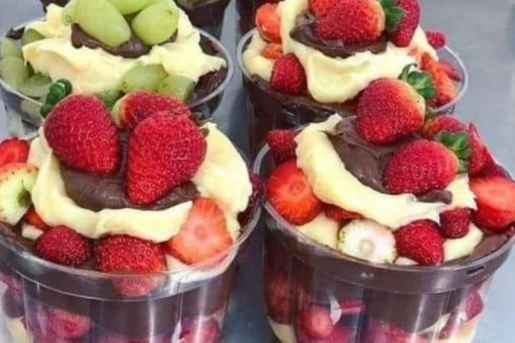 Bombom de Morango no Pote com Brigadeiro Branco e Ganache Irresistíveis