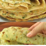 Pão Macio de Alho e Cebolinha Feito na Frigideira