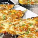 Berinjelas Recheadas com Vegetais e Mussarela Gratinada Irresistíveis