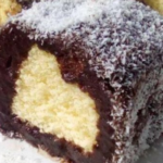 Bolo Felpudo de Coco com Calda Irresistível que Vai te Surpreender