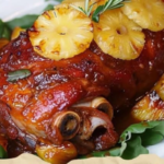 Pernil com Molho de Abacaxi Caramelizado: Uma Receita Surpreendente e Irresistível